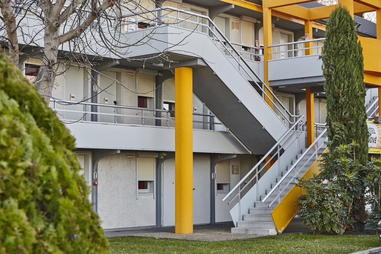 Premiere Classe Avignon Parc Des Expositions Экстерьер фото